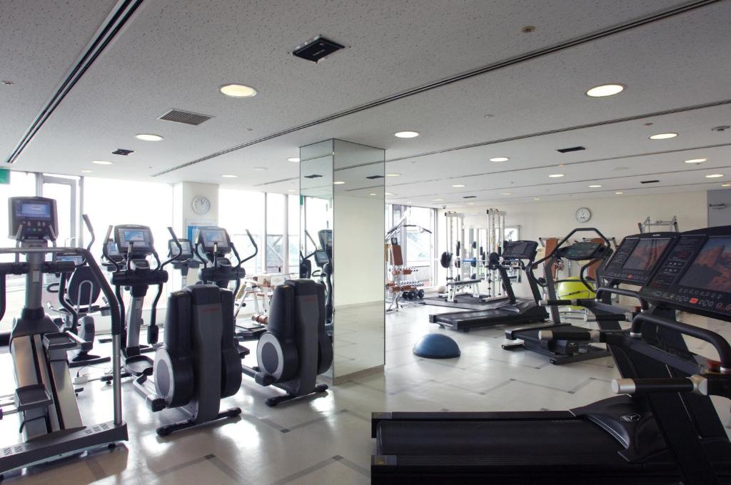 Fitness centrum a/nebo fitness zařízení v ubytování ANA Crowne Plaza Kobe by IHG