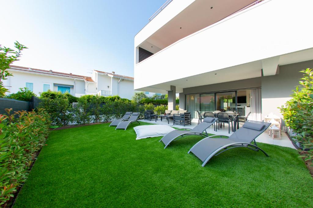 Vonkajšia záhrada v ubytovaní Magic Luxury Apartments