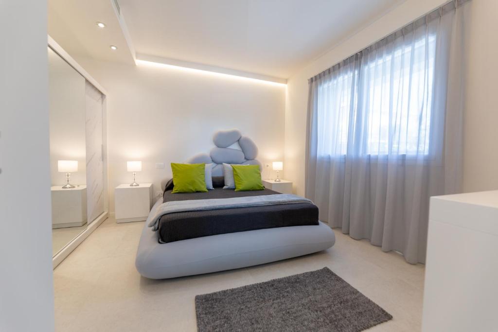 Posteľ alebo postele v izbe v ubytovaní Magic Luxury Apartments