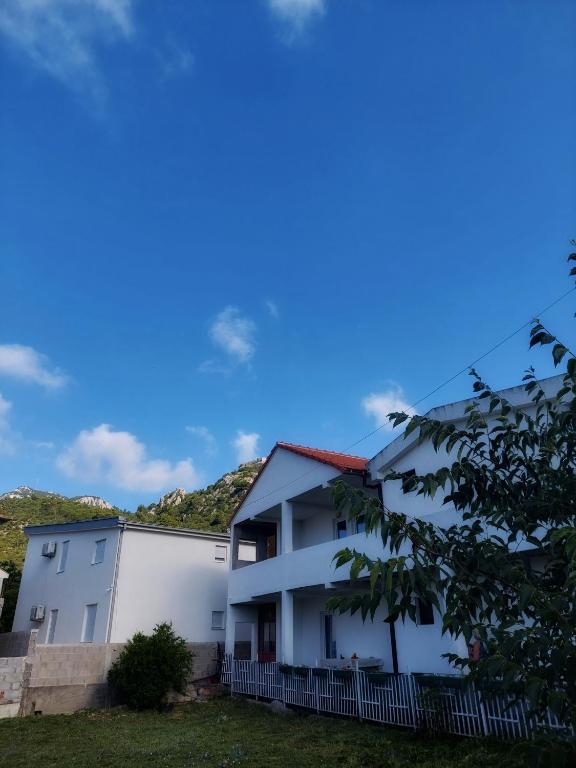 Budova, kde se penzion nachází