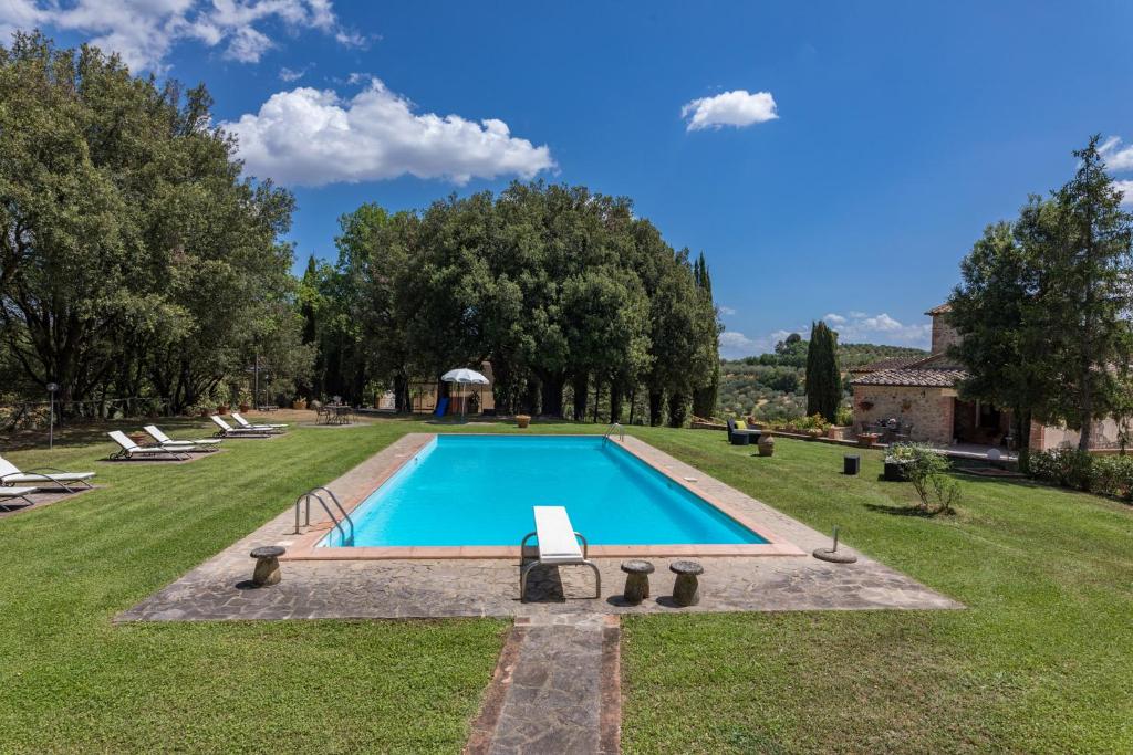 Bazén v ubytování Villa Montepescini nebo v jeho okolí