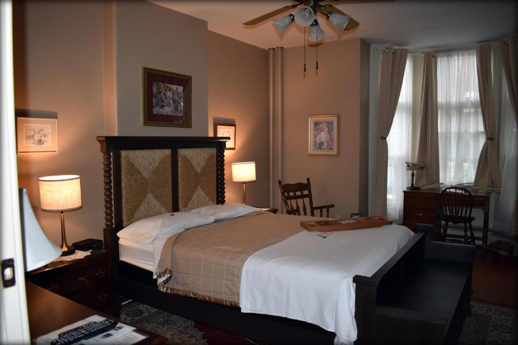 Inn at the Agora - Suite Reine