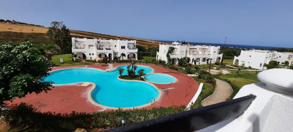 Una vista de la pileta en Villa Alcudia Smir beaches o alrededores