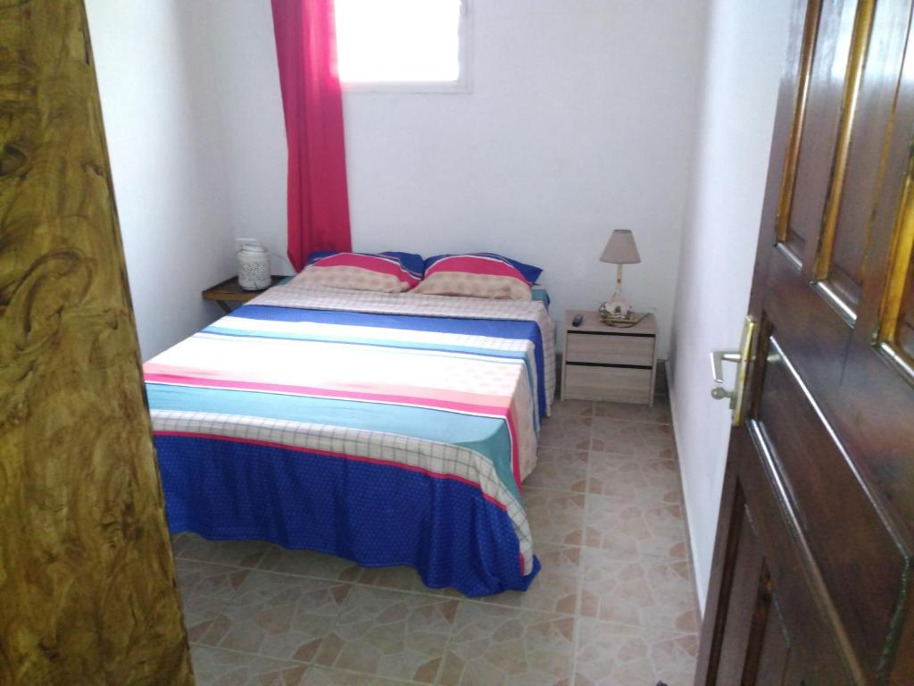 Postel nebo postele na pokoji v ubytování Maison chaleureuse avec vue sur mer