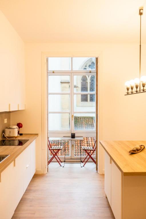 A kitchen or kitchenette at Lujo, comodidad y espacio Gijon centro