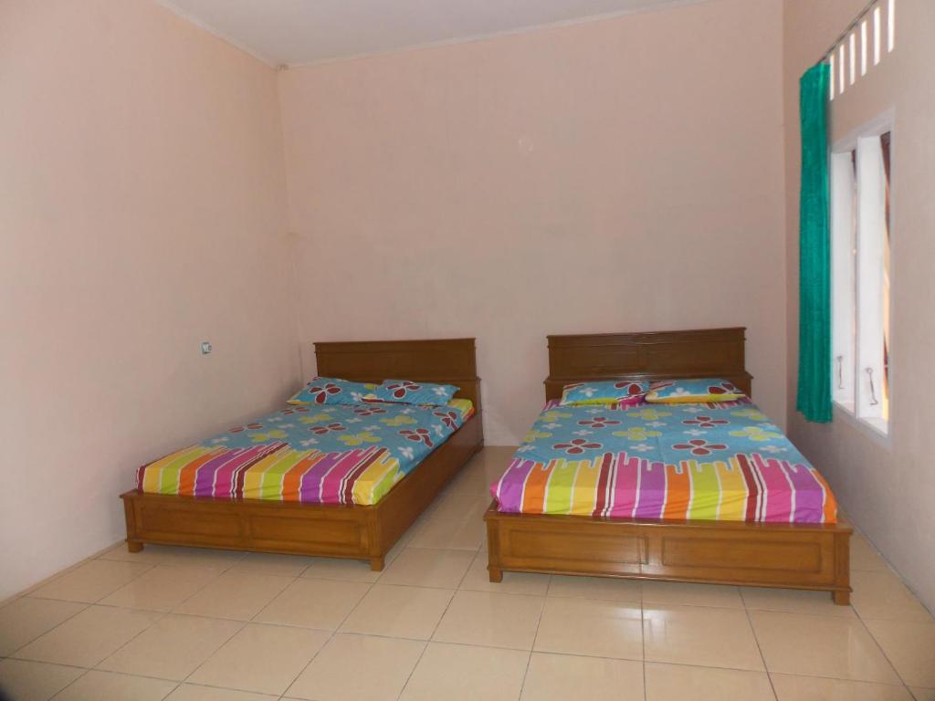 Postel nebo postele na pokoji v ubytování Hotel Putra Sindang Asih