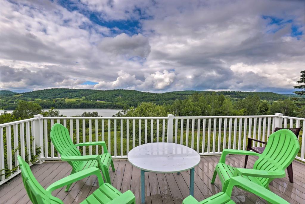 LawrencevilleにあるPrivate Retreat with Deck 1 Mi From Cowanesque Lakeのギャラリーの写真