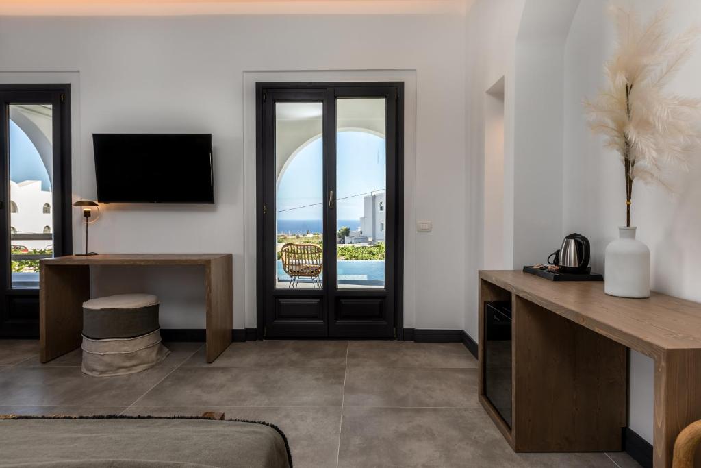 TV a/nebo společenská místnost v ubytování Vineyard Exclusive Suites