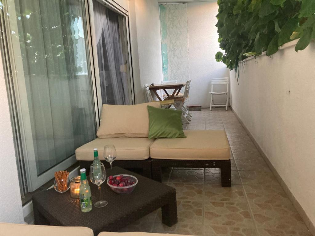 Posezení v ubytování Quite beautiful apartment in the Split Neda with 4bedrooms
