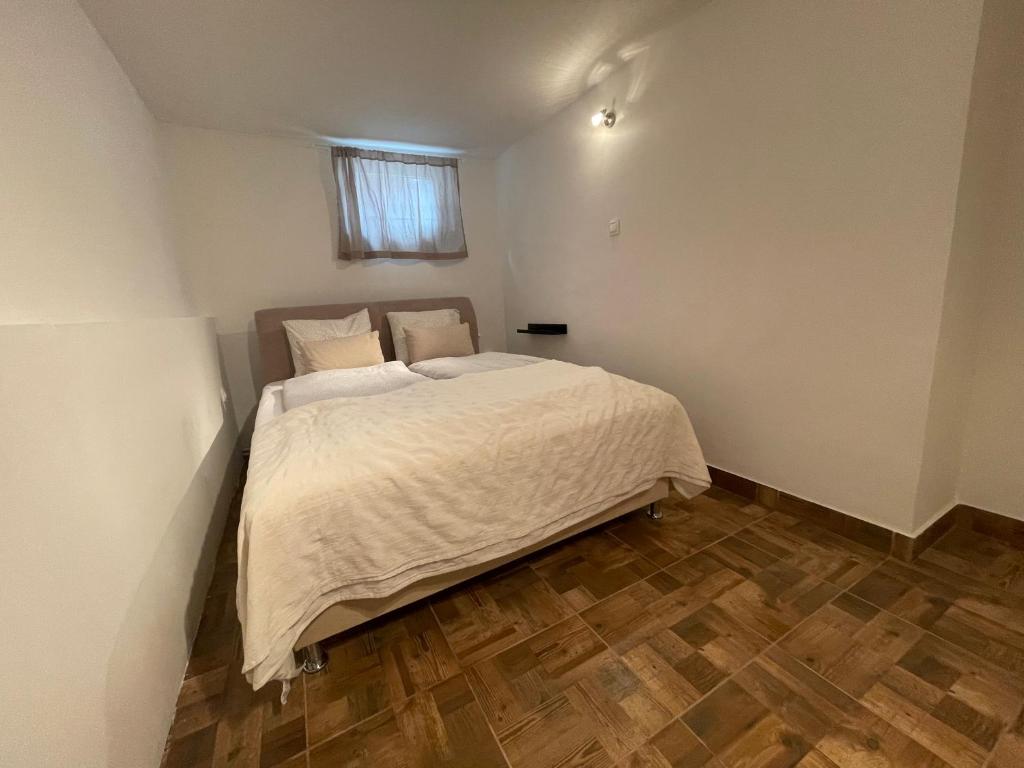 Posteľ alebo postele v izbe v ubytovaní Smeraldo Apartmanok Siófok