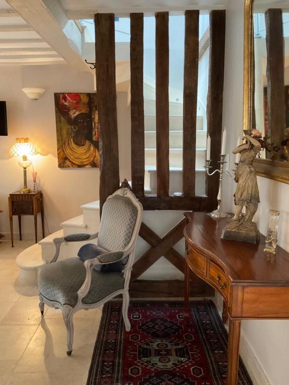 a room with a table and a chair and a desk at La Berlue Bayeux in Saint-Vigor-le-Grand