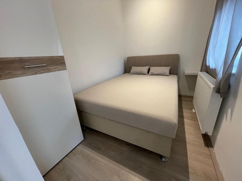 Posteľ alebo postele v izbe v ubytovaní Smeraldo Apartmanok Siófok