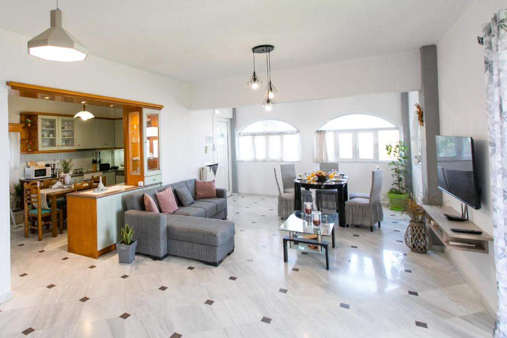 Irini's Sea View House - Two-Bedroom House