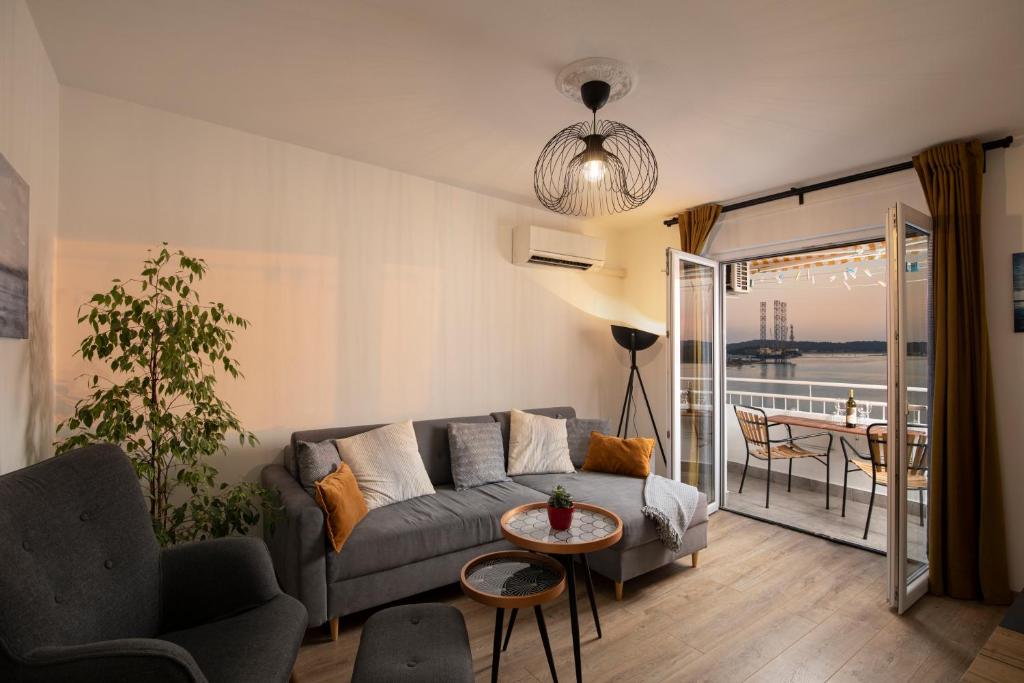 Posezení v ubytování Top floor sunset apartment