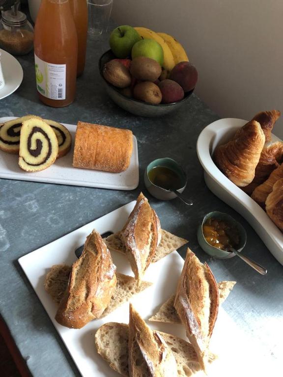 Jedlo v ubytovaní bed & breakfast alebo blízkom okolí