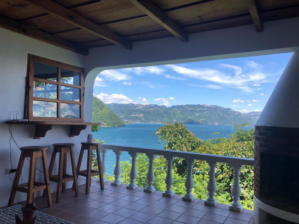 Gallery image of Rustic Charm and Breathtaking Views in Santa Cruz La Laguna