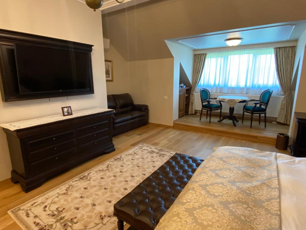 Conacul Cornu 1945 - Deluxe Double Room