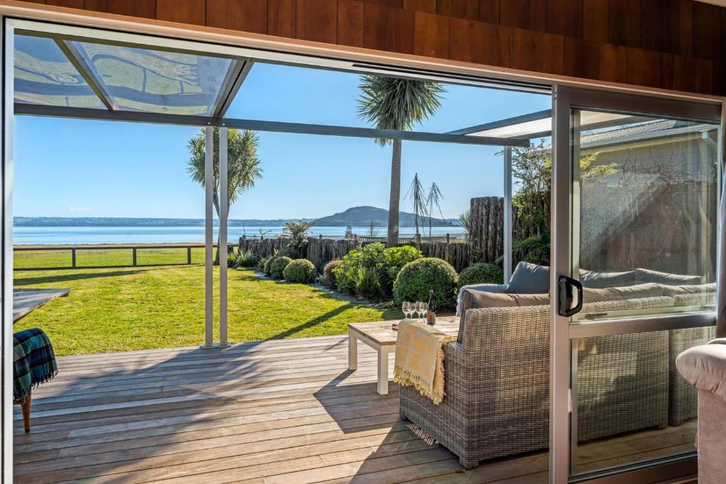 Lakefront Beauty Hannahs Bay Holiday Home, Rotorua, New Zealand