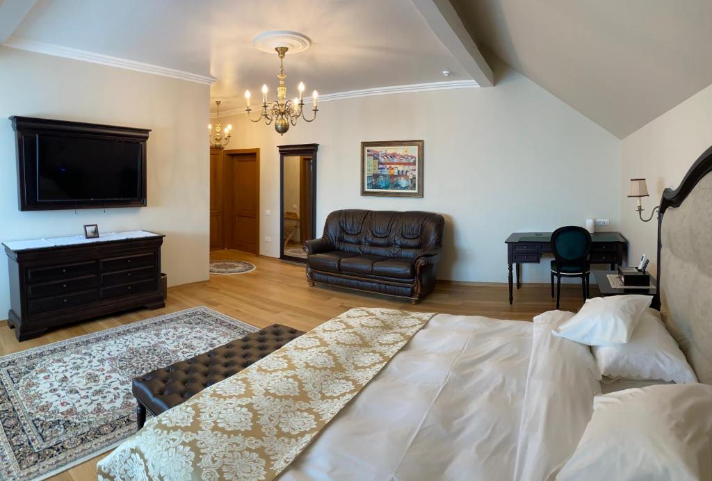 Conacul Cornu 1945 - Deluxe Queen Room