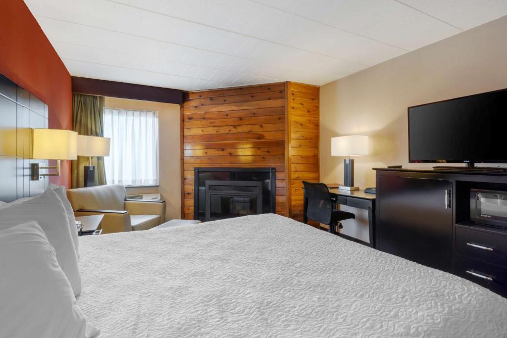 BEST WESTERN PLUS Poconos - King Room With Spa Bath - Non Smoking