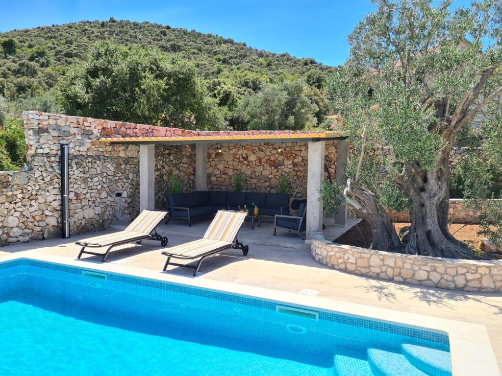 Olive Tree - House with Pool - Two-Bedroom House