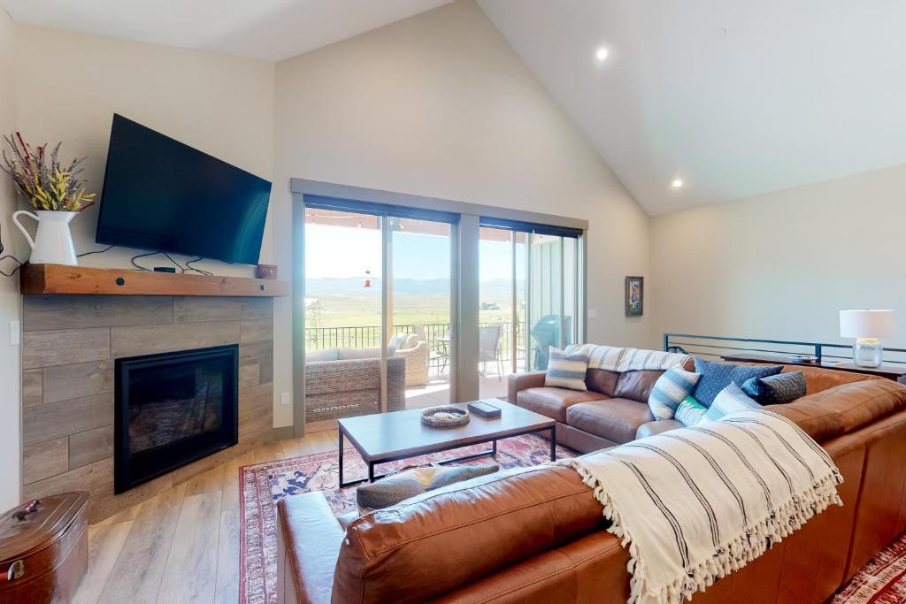 Eagle Ridge Views