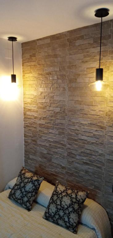 Łóżko lub łóżka w pokoju w obiekcie ESTUDIO Jacuzzi SOL De JEREZ