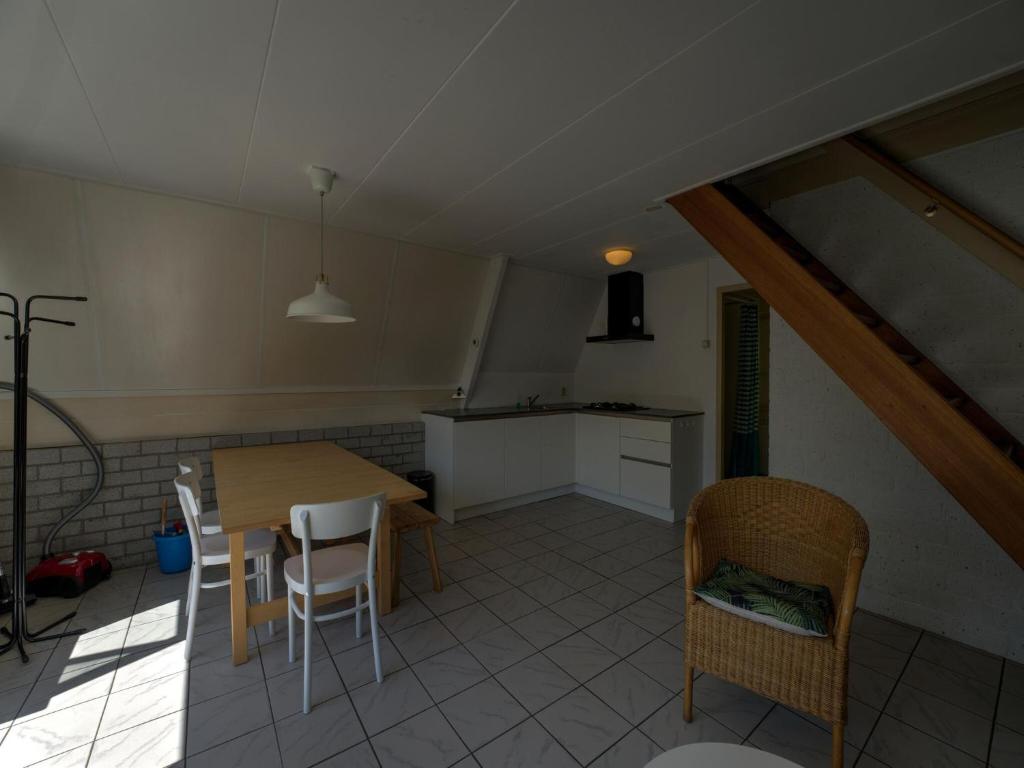 Fotografie z fotogalerie ubytování Cosy holiday home in Eerbeek with balcony terrace v destinaci Eerbeek