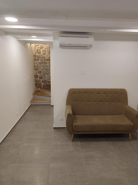 Posedenie v ubytovaní S-Rooms