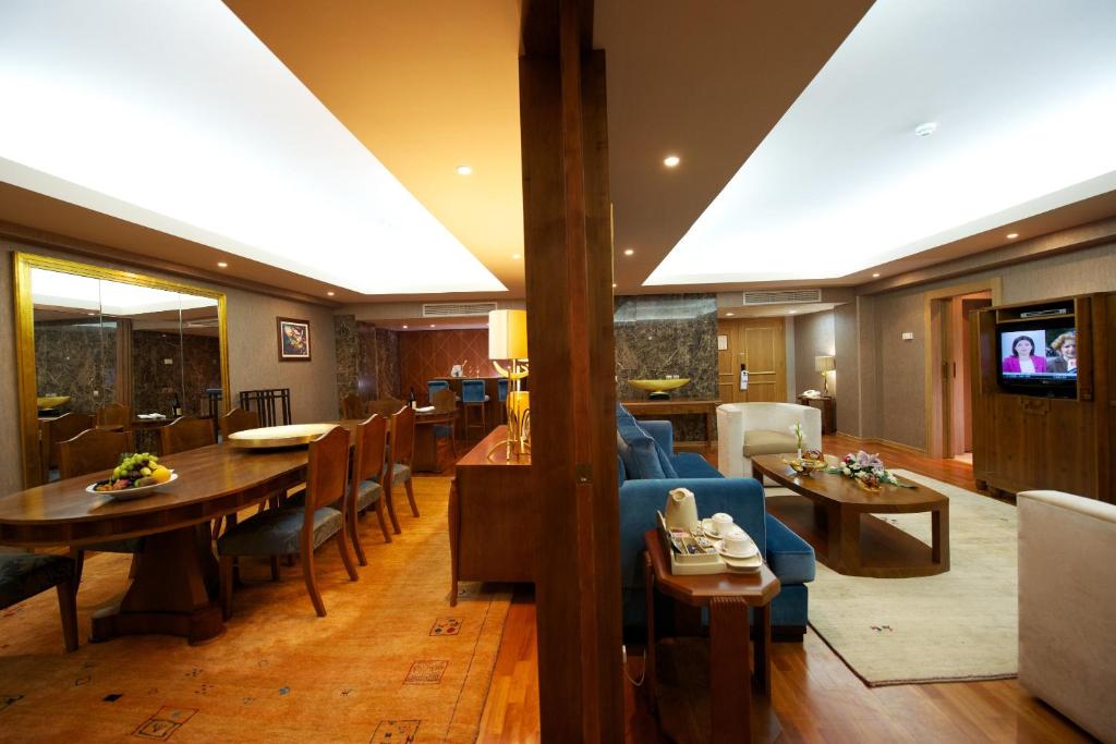 Adams Beach Hotel & Spa - 