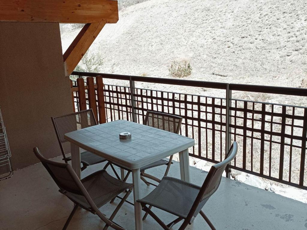 Balkón alebo terasa v ubytovaní Charmant Duplex T3 pour 6 Pers avec Terrasse, Piscine et Sauna à Jausiers, Vallée de l'Ubaye - FR-1-165B-6