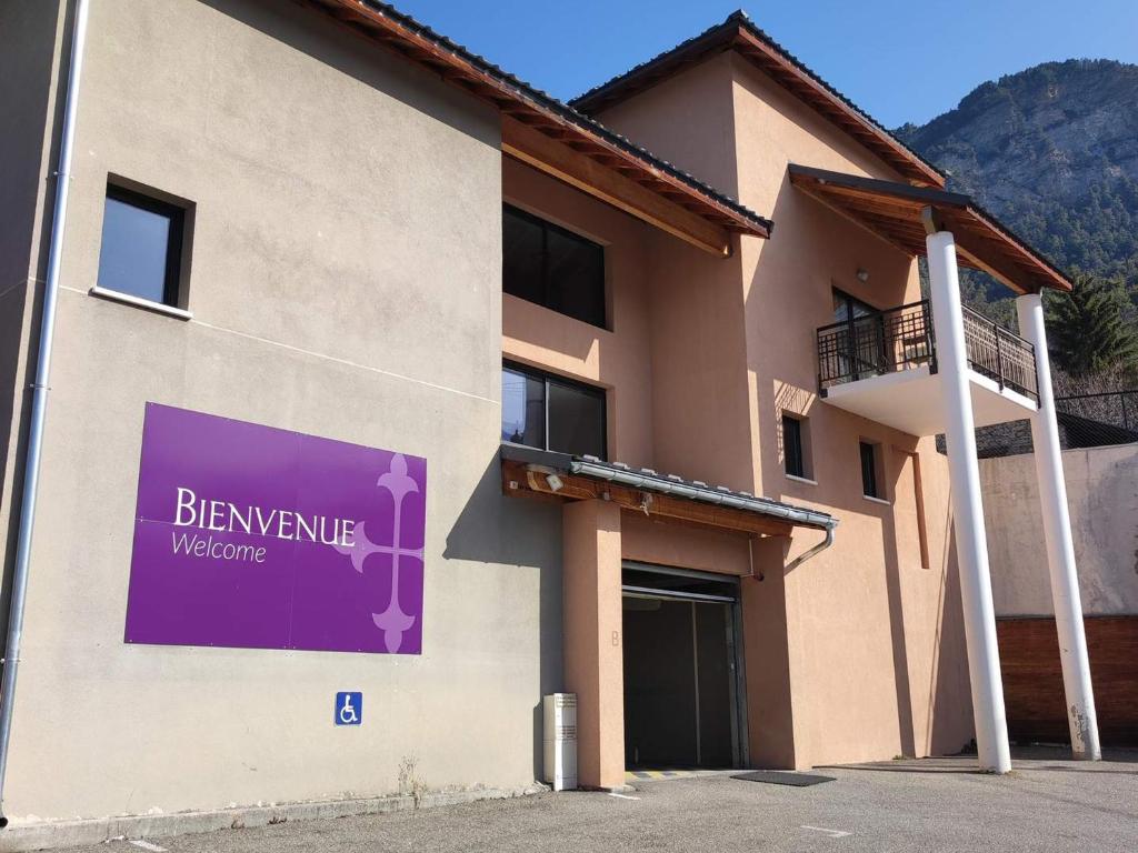Fotografia z galérie ubytovania Charmant T3 avec terrasse, piscine, et parking à Jausiers - 6 pers, 50m² - FR-1-165B-21 v destinácii Jausiers