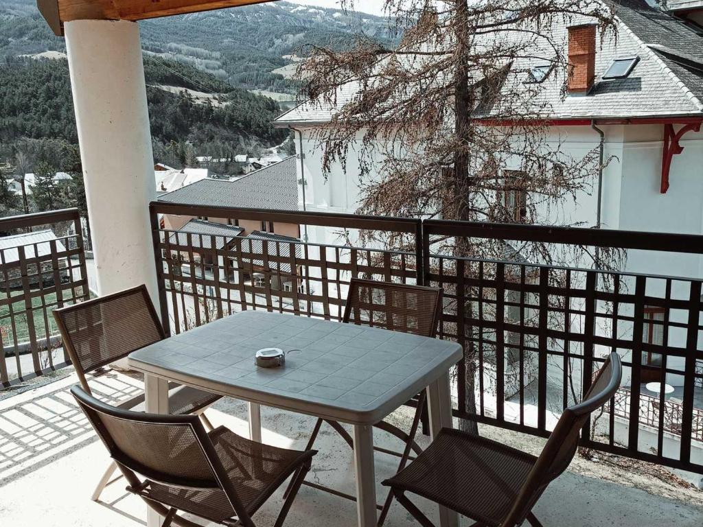 a table and chairs on a balcony with a view at Studio Jausiers, 1 pièce, 4 personnes - FR-1-165B-45 in Jausiers