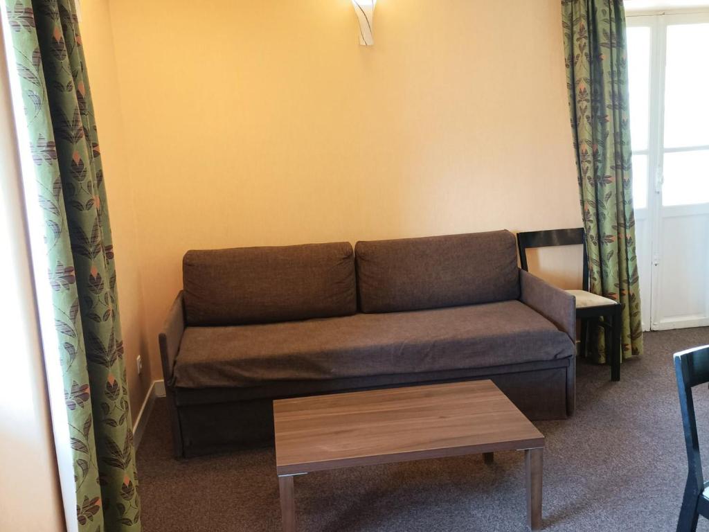 Posedenie v ubytovaní Charmant Duplex au Château des Magnans, Jausiers - 8 pers, 80 m², Balcon, Piscine et Sauna - FR-1-165B-25