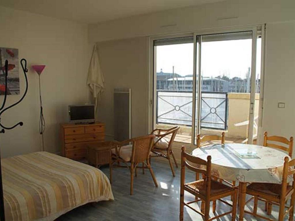 Cosy apartment in Rochefort with balcony