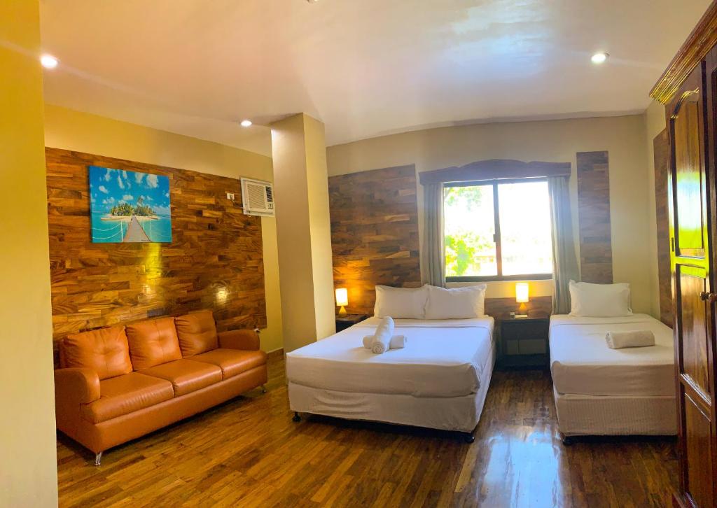 Postel nebo postele na pokoji v ubytování Mabini Hotel