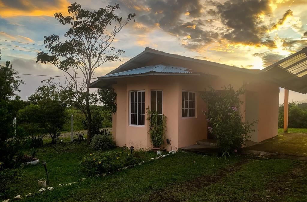 Jardín al aire libre en Linda Vista Cabins