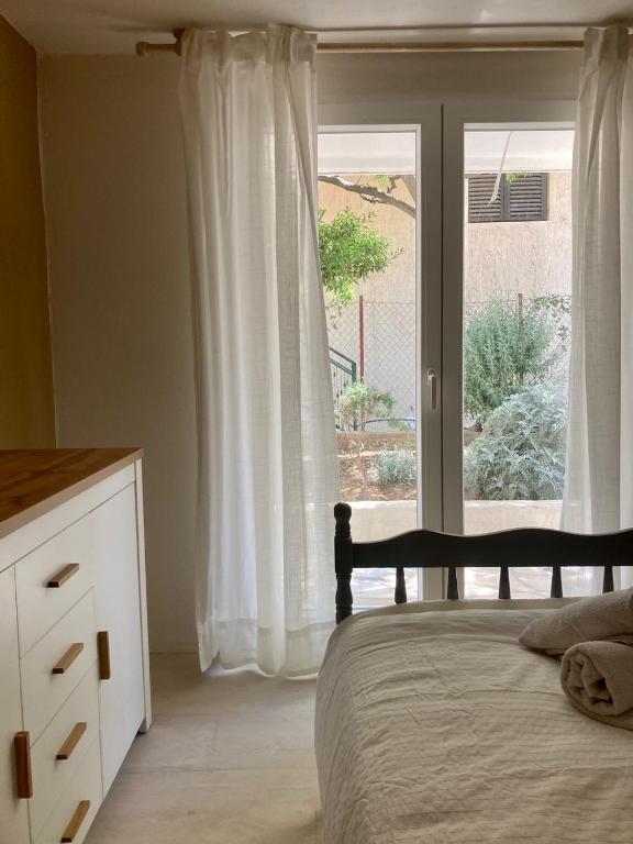 Postel nebo postele na pokoji v ubytování Apartments Mimoza Komiza