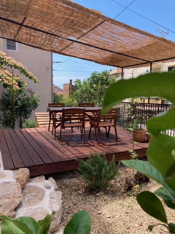 Zahrada ubytování Apartments Mimoza Komiza