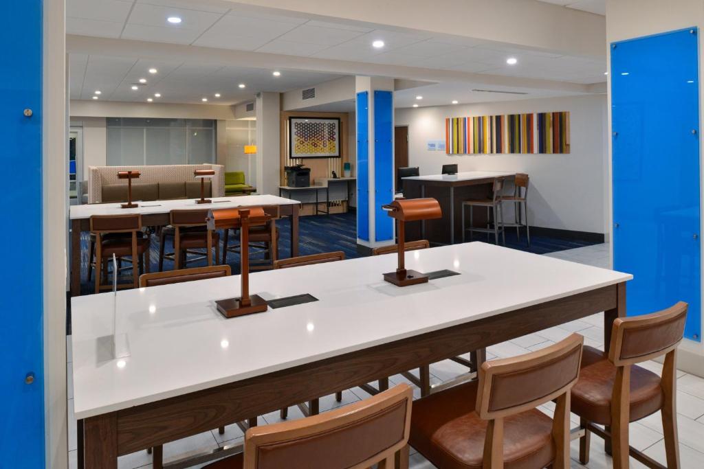 Holiday Inn Express Orlando - South Park by IHG photo