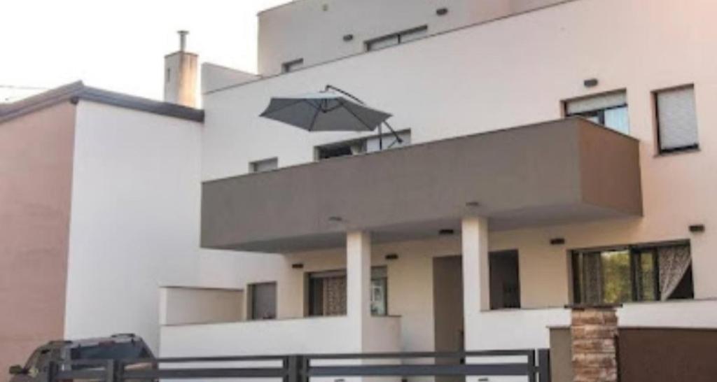 Budova, kde se apartmán nachází