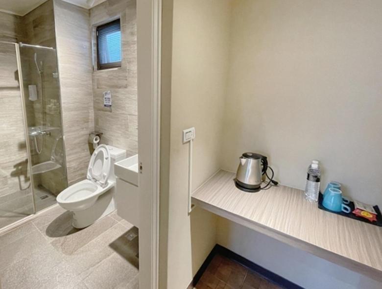 Breeze and Waves Hostel - Twin Room Met Eigen Badkamer