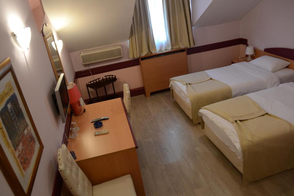 Postel nebo postele na pokoji v ubytování Hotel Tomce Sofka