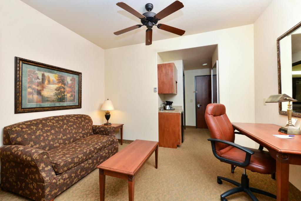 Holiday Inn Express Hotel & Suites Las Cruces, an IHG Hotel - King Suite