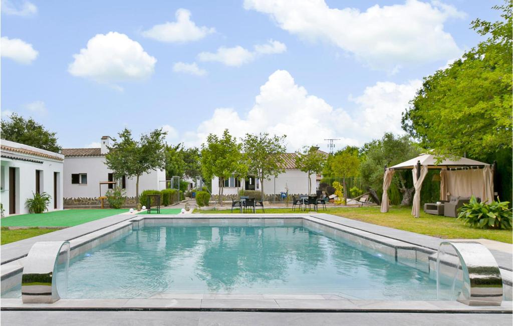 Bazén v ubytování Amazing Home In El Coronil With Wifi nebo v jeho okolí