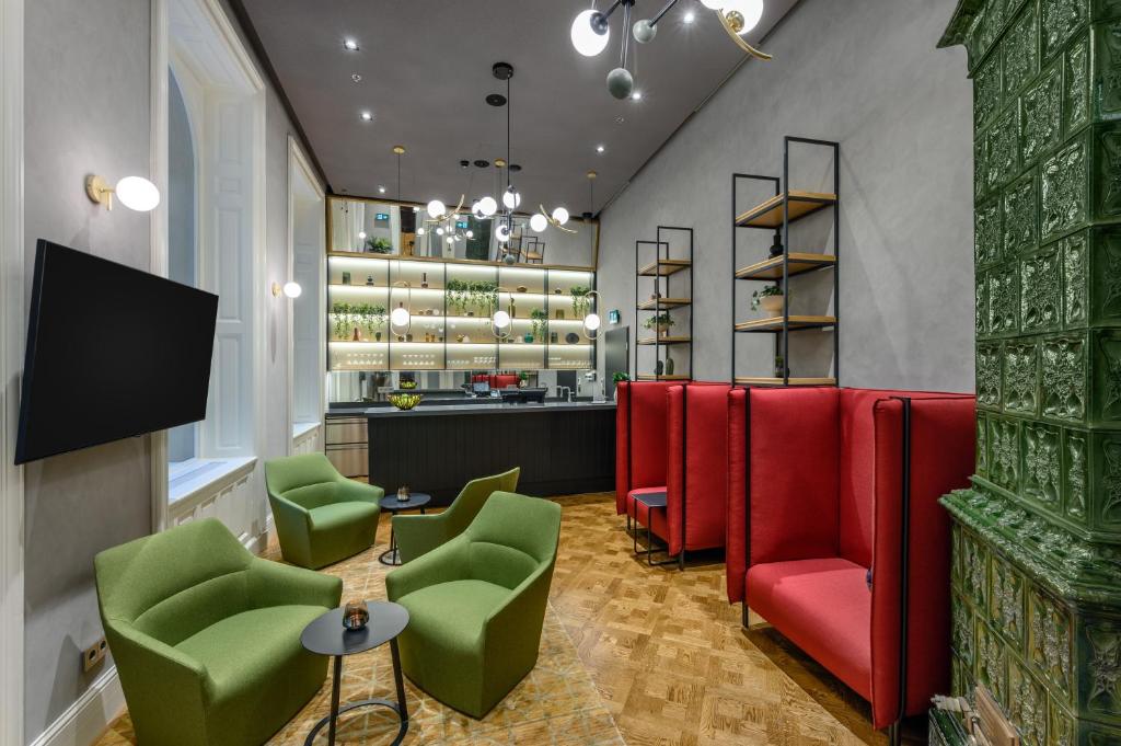 Televízia a/alebo spoločenská miestnosť v ubytovaní Hotel Oktogon Haggenmacher by Continental Group