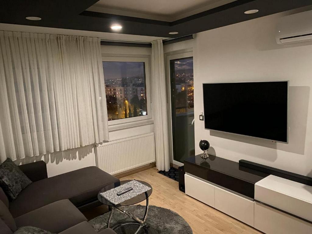 Televízia a/alebo spoločenská miestnosť v ubytovaní Apartment Vuky