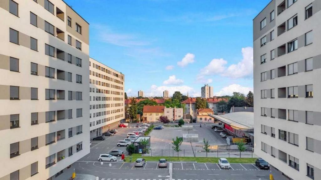 Budova, v ktorej sa apartmán nachádza