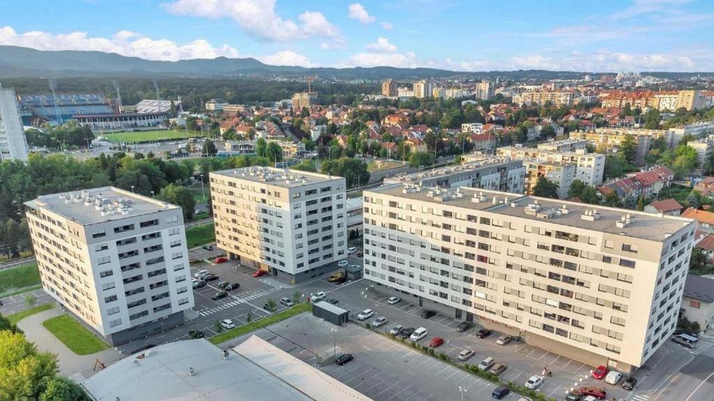 Výhľad na mesto Záhreb alebo výhľad na mesto priamo z apartmánu