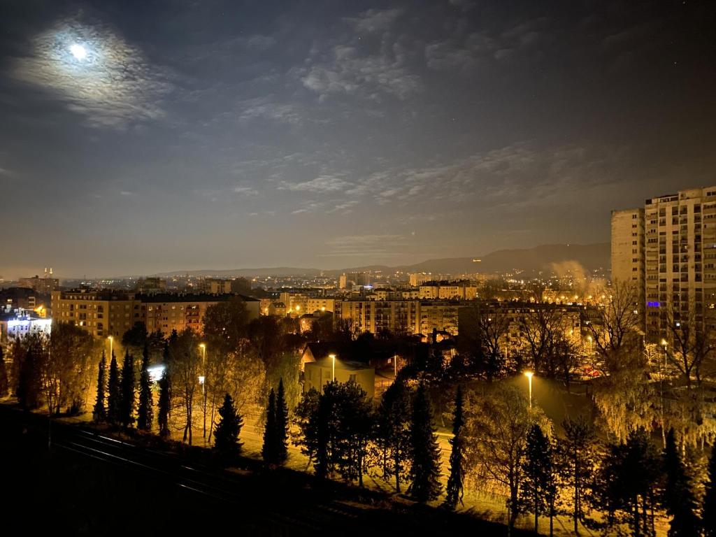 Výhľad na mesto Záhreb alebo výhľad na mesto priamo z apartmánu